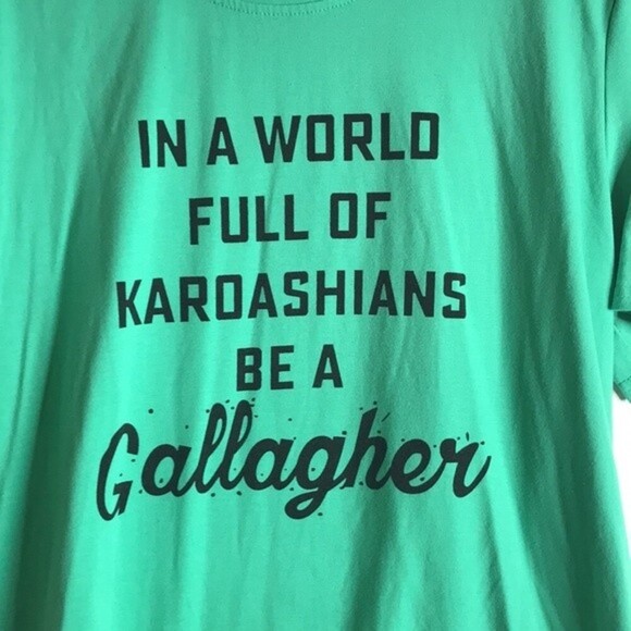 In a world of kardashians be a Gallagher funny T-shirt large - Picture 4 of 8